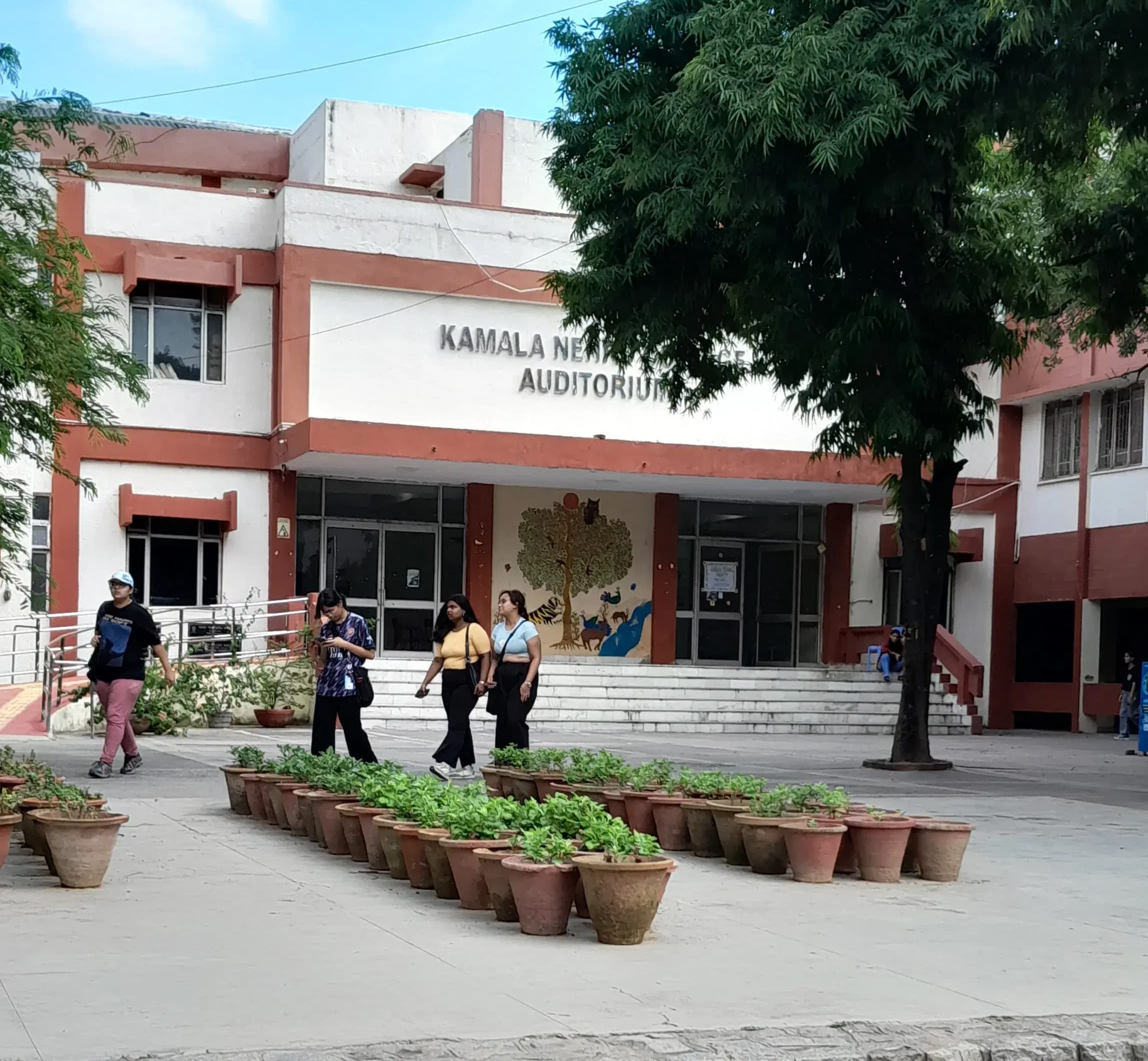 Kamala Nehru College Campus photo 5